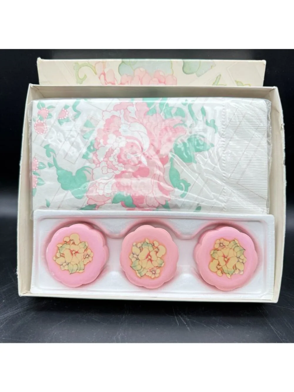 Avon Tender Blossoms Guest Towels Soaps Set Floral Pink Vintage Bath Gift Box